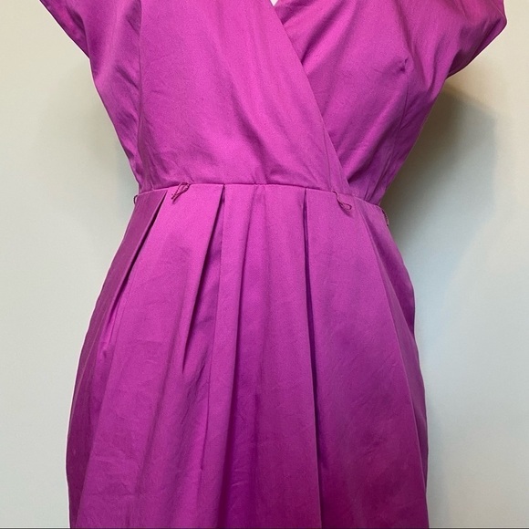 Andrew Marc New York Fuchsia V-neck Cap Sleeve Pleated Dress, size 4 - Picture 3 of 12